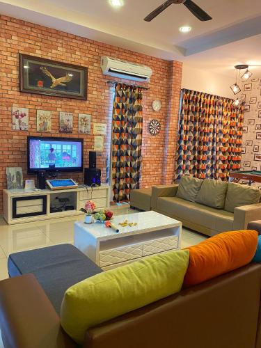 B&B Lumut - 15Pax Sitiawan Paradise Beach Karaoke Snooker BBQ Holiday Home - Bed and Breakfast Lumut