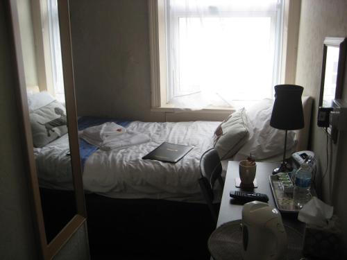 Single Room image 4