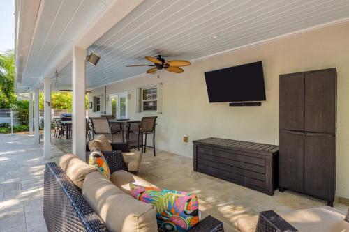 Poolside Paradise - main image