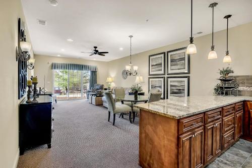 Stayin Classy Condo - image 13