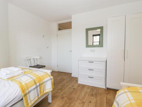 Stable Cottage - image 14