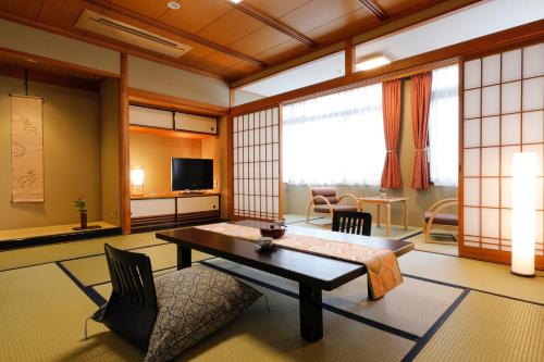 room detail thumbnail 0