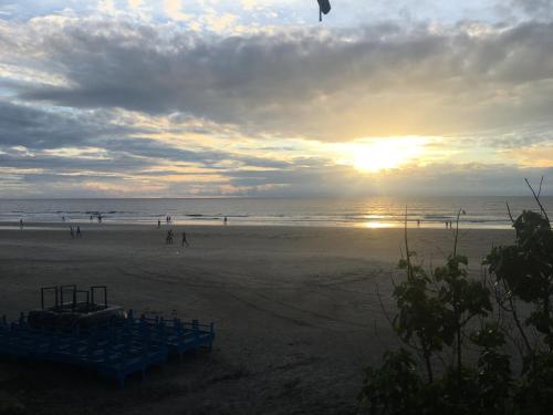 Sun Set Beach Stay Bar n Restaurant