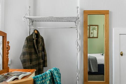Single Room image 8