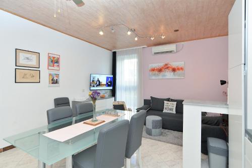  Apartments Jasna 1128 in Fažana