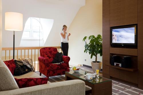 room detail thumbnail 1