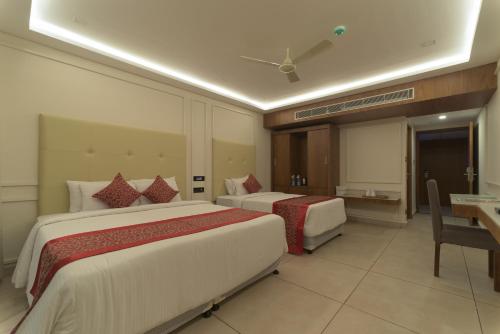 2 queen beds