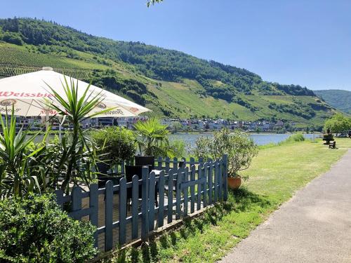 Ferienhaus Am Moselradweg 128m von Zell (Mosel) entfernt