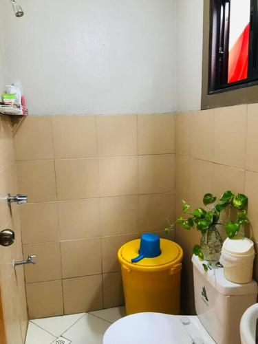 Townhouse QC- R&R, Simple life, Peaceful getaway for backpackers, couples and small group