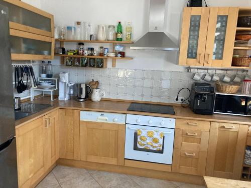 Konyha, Sunhouse, Balatonvilágos (Sunhouse, Balatonvilagos) in Balatonvilágos