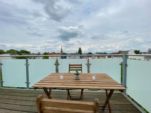 Wolkchen - Wohnung mit Balkon, Holzdielen & TV 710m von Bremerhaven entfernt