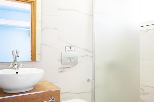 Avra Beach Hotel - image 4