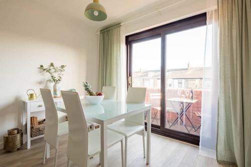 Picture of Stylish Apartment With Balcony, Minutes From Beach