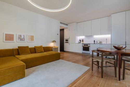Two Bedroom Apartment with AC in Baixa by LovelyStay, Lisbona