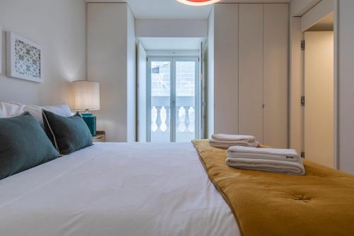 Stunning Apartment in Heart of Lisbon by LovelyStay