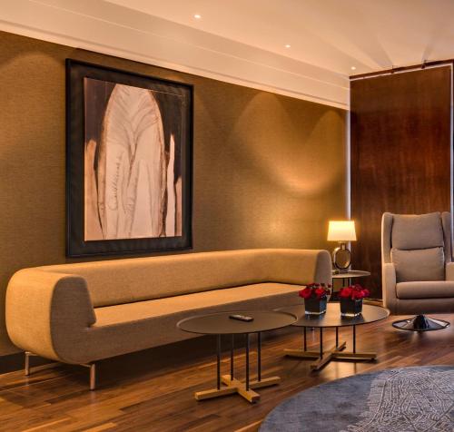 330606619 Radisson Blu Leogrand Hotel