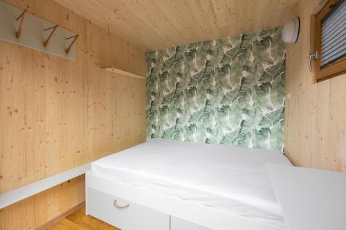 CHECKIN THE BOX Schloss Neubruck in St. Anton An Der Jessnitz