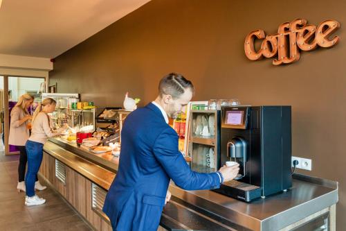 Mezzo Hotel & Business - image 2