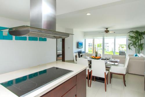 Apartment with Sea View image 8