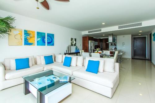 Luxury Condos at Mareazul Beachfront Complex with Resort-Style Amenities - image 2
