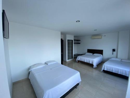 1 king bed, 1 queen bed, 1 twin bed