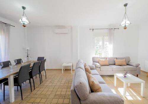 Zona de TV/saló-bar comuns, Cubo's Villa Plumaria de Alhaurin in Roquero