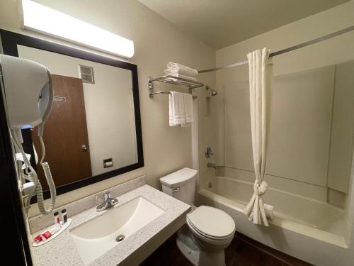Studio 1 Hotel and Extended Stay Missoula - 화장실
