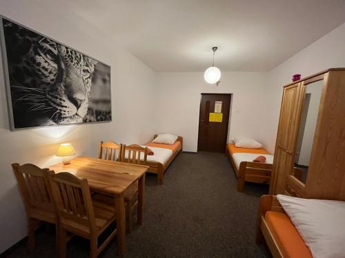 3 twin beds