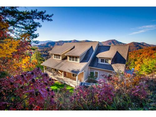 Endless Mountain Views - Hot Tub & Fireplace!, Sevierville