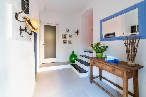 Casa Mimi garden with a view Cuglieri Sardinia gîte à louer Viadanica