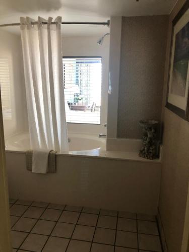 Double room, ocean, ocean front, balcony, spa bathtub
