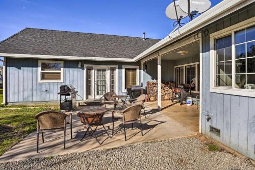 Updated Cottonwood Home with Patio and Fire Pit!
