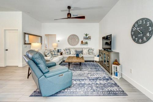 Wildwood Home with Pool and Grill, Near Golfing in Wildwood, USA