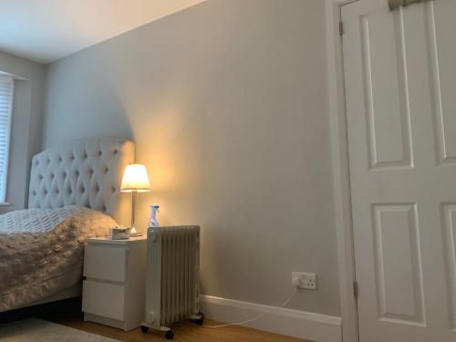 Immaculate 4 bedroom house Near central London gîte à louer Days Hotel London North M1