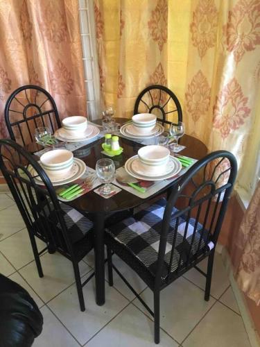 1 Bed Villa - Sleeps 2 - Garden - Parking - Wifi, Ocho Rios (foto 7)