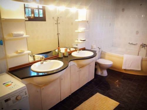 Inviting 2-Bed House in Lasithi gîte à louer Adhravástos