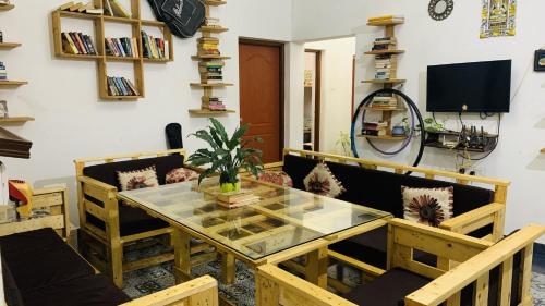 ROOTSVILLA VAGATOR - Longstays, Coworking Backpacker's Hostel