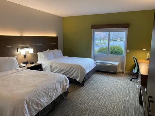 Holiday Inn Express Hotel & Suites Binghamton University-Vestal, an IHG Hotel