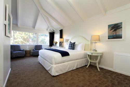 Lamp Lighter Inn and Sunset Suites – Carmel, CA