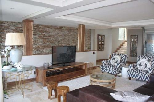 Four-Bedroom House image 10