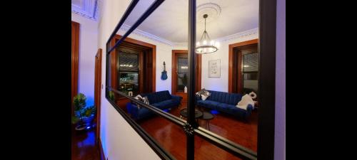Luxury 2 bedroom city centre apartment with panoramic views and high ceilings 5