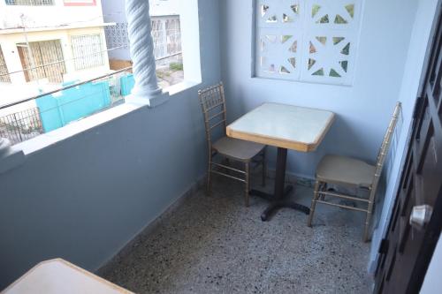 Del Valle Central, Freshly Remodeled 3 Bedroom Home Sleeps 4