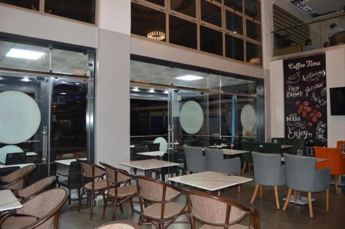 레스토랑, Hôtel Zahrat Souss -Inezgane (Hotel Zahrat Souss -Inezgane) in 이네즈가네