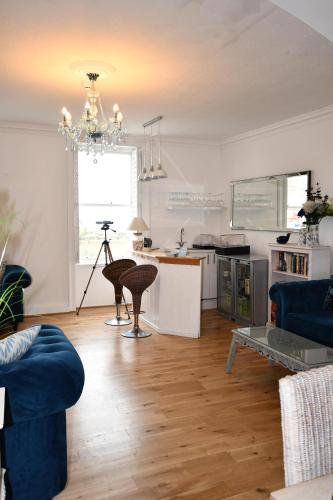 No. 98 Boutique Hotel - image 2