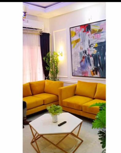 . Ed's luxe apartments