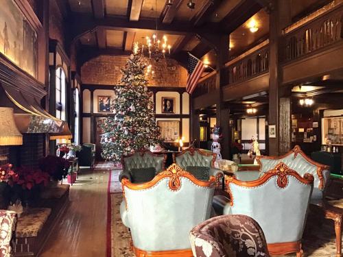 Lobby, Eureka Inn, Trademark Collection by Wyndham in Eureka (CA)