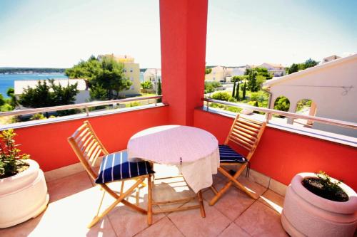 Seaside apartments with a swimming pool Barbat, Rab - 4980