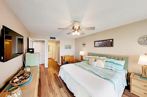 Lands End Condo Unit 402
