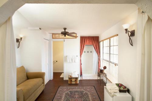 Lakehouse Bed and Breakfast - image 12