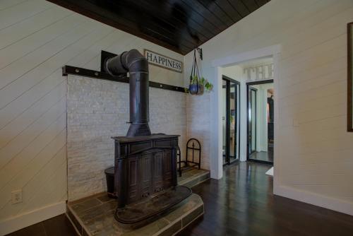NEW Cedarpines Mountain Escape - Skyline City Views, Private